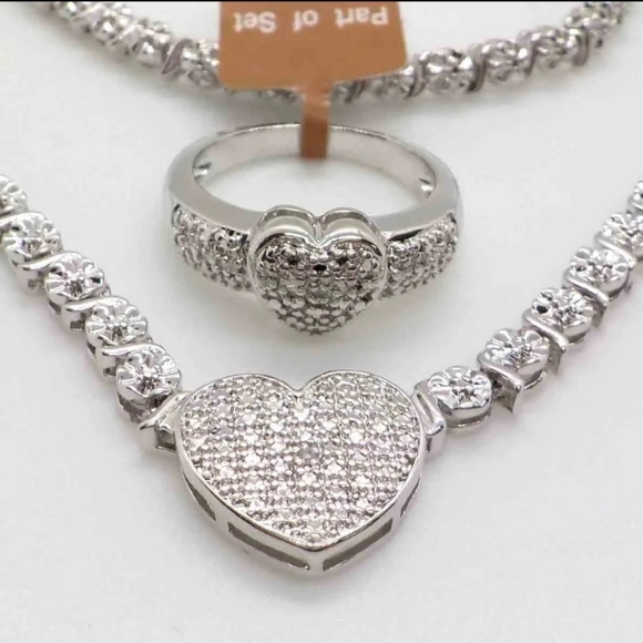 ***NEW*** HEART LADIES NECKLACE BRACELET AND RING SET - Picture 2 of 3